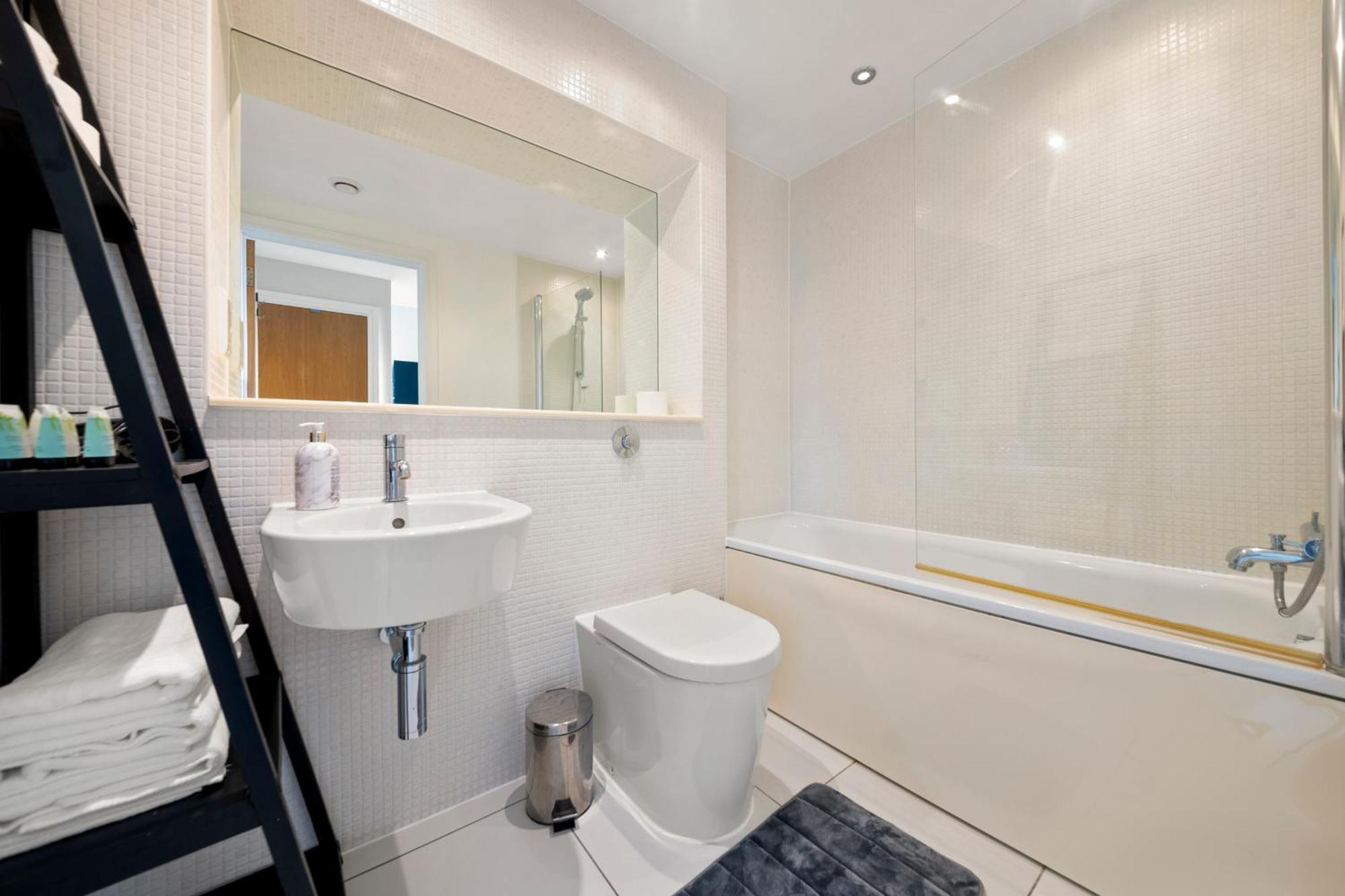 Londwell, Canary Wharf Skyline Balcony Suite Лондон Екстериор снимка